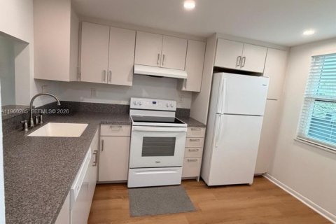 Condominio en venta en Pembroke Pines, Florida, 1 dormitorio № 2020194 - foto 12