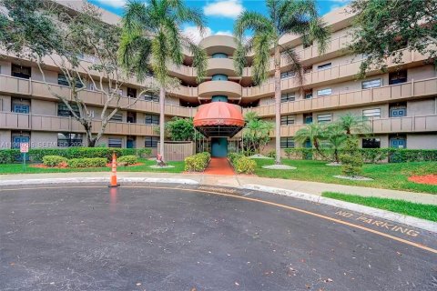 Condominio en venta en Pembroke Pines, Florida, 1 dormitorio № 2020194 - foto 3