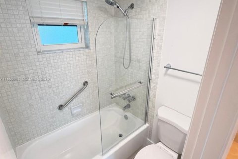 Condominio en venta en Pembroke Pines, Florida, 1 dormitorio № 2020194 - foto 21