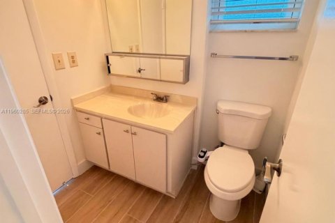 Condominio en venta en Pembroke Pines, Florida, 1 dormitorio № 2020194 - foto 20