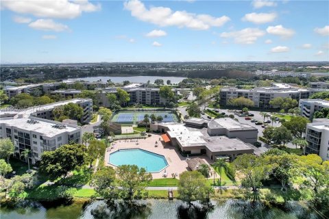 Condominio en venta en Pembroke Pines, Florida, 1 dormitorio № 2020194 - foto 8