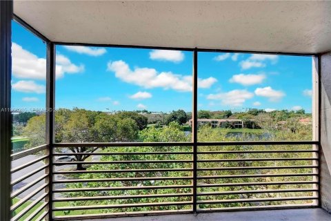 Condominio en venta en Pembroke Pines, Florida, 1 dormitorio № 2020194 - foto 9