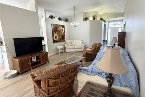 House in New Port Richey, Florida 3 bedrooms, 147.06 sq.m. № 2239230 - photo 7