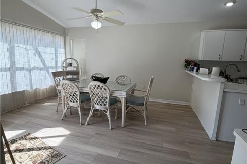 House in New Port Richey, Florida 3 bedrooms, 147.06 sq.m. № 2239230 - photo 5