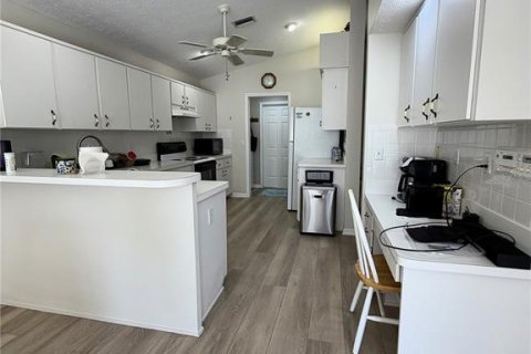 House in New Port Richey, Florida 3 bedrooms, 147.06 sq.m. № 2239230 - photo 3