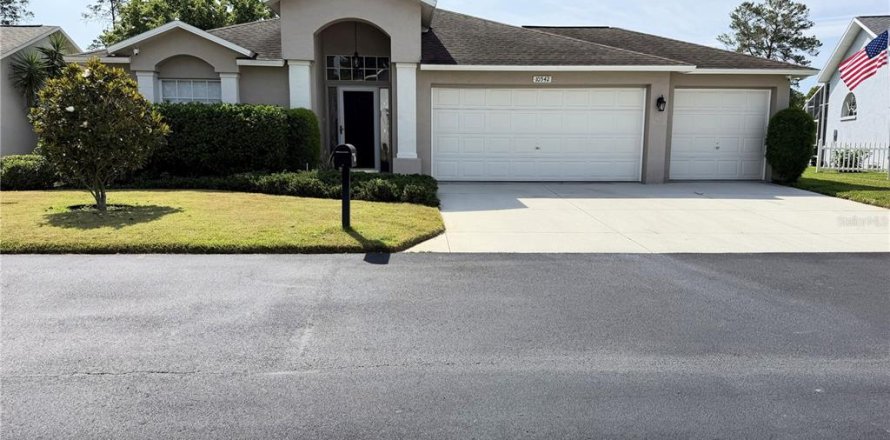 House in New Port Richey, Florida 3 bedrooms, 147.06 sq.m. № 2239230