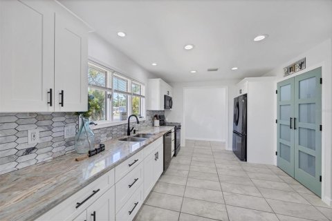 House in Bradenton, Florida 3 bedrooms, 117.06 sq.m. № 1655813 - photo 10