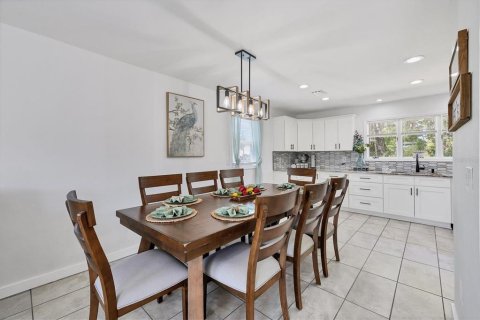House in Bradenton, Florida 3 bedrooms, 117.06 sq.m. № 1655813 - photo 15