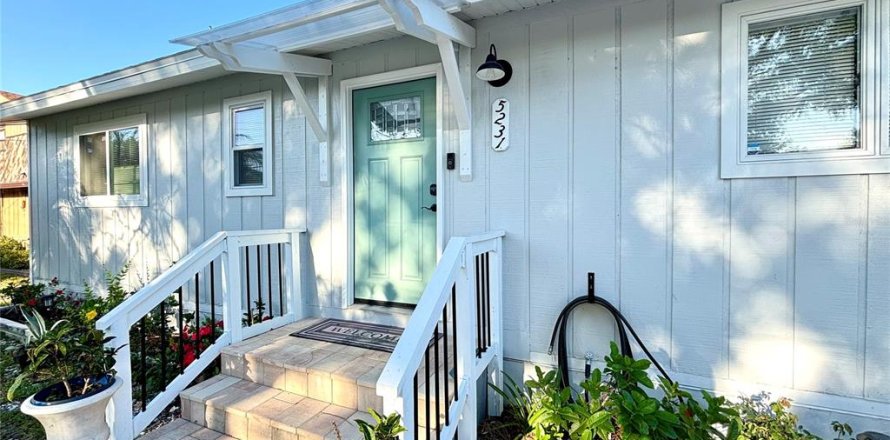 House in Bradenton, Florida 3 bedrooms, 117.06 sq.m. № 1655813