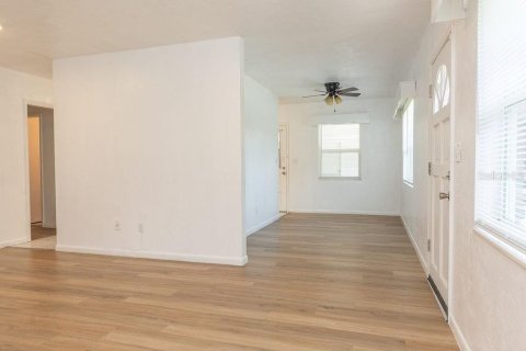 Apartment in DeLand, Florida 3 bedrooms, 120.68 sq.m. № 2378969 - photo 5