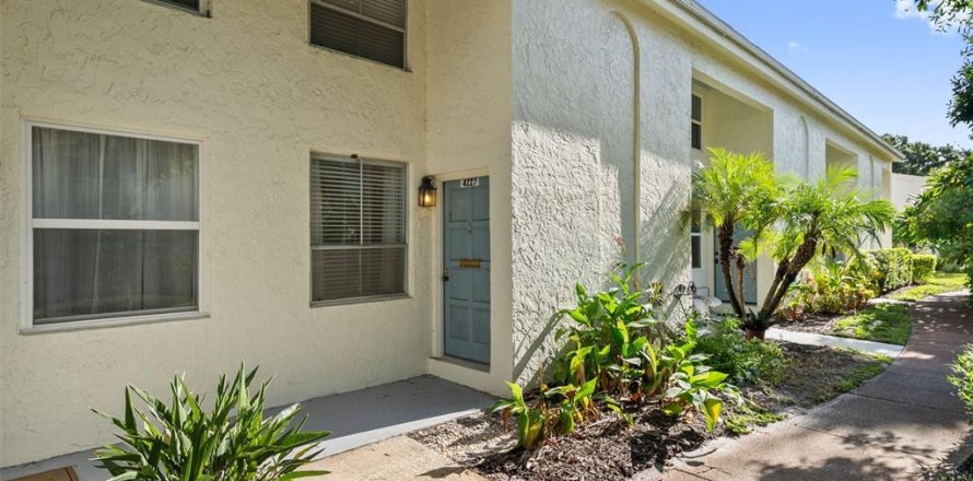 Adosado en Tampa, Florida 2 dormitorios, 96.99 m2 № 2341862