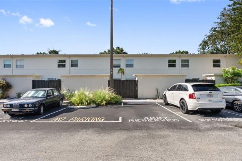 Adosado en venta en Tampa, Florida, 2 dormitorios, 96.99 m2 № 2341862 - foto 19