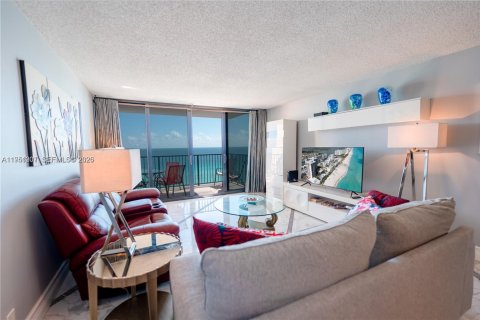 Condominio en Hollywood, Florida, 1 dormitorio  № 2054166