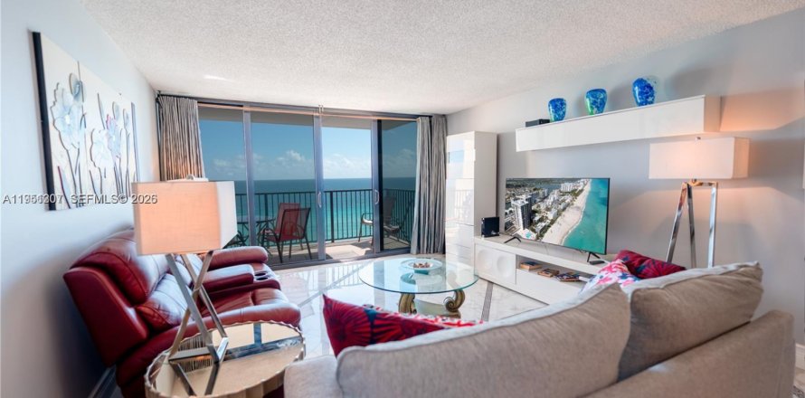 Condominio en Hollywood, Florida, 1 dormitorio  № 2054166