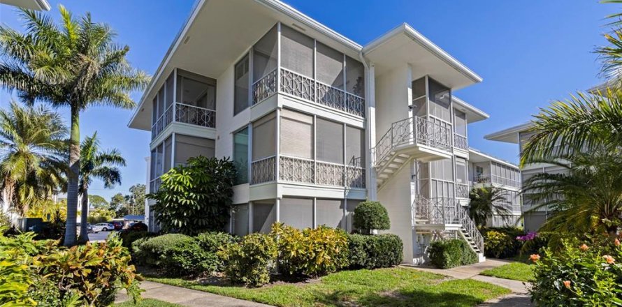 Condominio en Saint Petersburg, Florida, 1 dormitorio  № 2125133