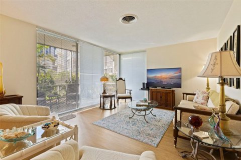 Condominio en venta en Saint Petersburg, Florida, 1 dormitorio, 85.93 m2 № 2125133 - foto 4