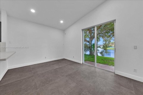 House in Miramar, Florida 3 bedrooms, 143.26 sq.m. № 1800714 - photo 19