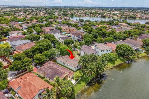 House in Miramar, Florida 3 bedrooms, 143.26 sq.m. № 1800714 - photo 2