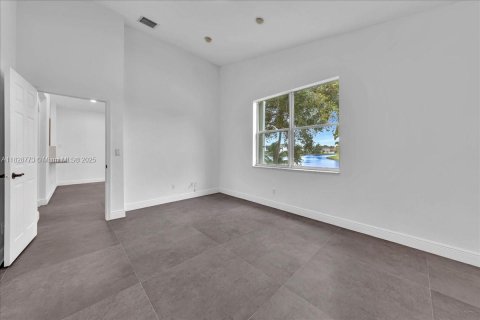 House in Miramar, Florida 3 bedrooms, 143.26 sq.m. № 1800714 - photo 26