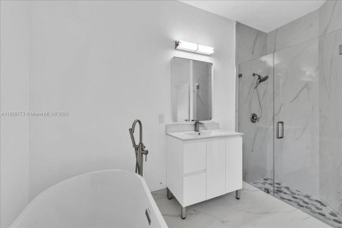 House in Miramar, Florida 3 bedrooms, 143.26 sq.m. № 1800714 - photo 29