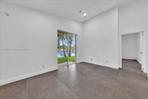 House in Miramar, Florida 3 bedrooms, 143.26 sq.m. № 1800714 - photo 22