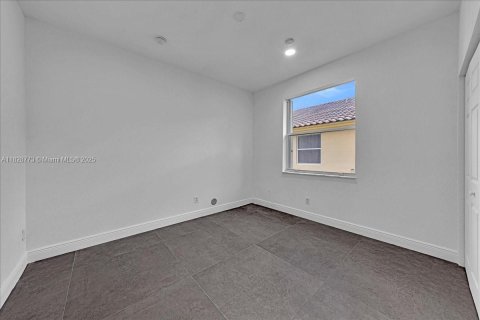 House in Miramar, Florida 3 bedrooms, 143.26 sq.m. № 1800714 - photo 4