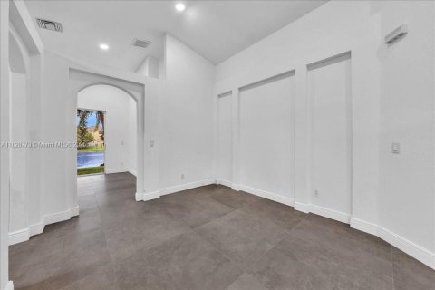 House in Miramar, Florida 3 bedrooms, 143.26 sq.m. № 1800714 - photo 13