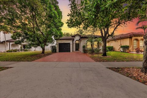 House in Miramar, Florida 3 bedrooms, 143.26 sq.m. № 1800714 - photo 1