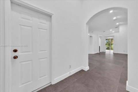 House in Miramar, Florida 3 bedrooms, 143.26 sq.m. № 1800714 - photo 9