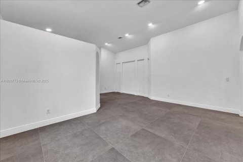 House in Miramar, Florida 3 bedrooms, 143.26 sq.m. № 1800714 - photo 11