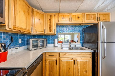 Condo in Fort Myers, Florida, 2 bedrooms  № 2206092 - photo 3