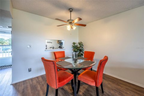 Condo in Fort Myers, Florida, 2 bedrooms  № 2206092 - photo 8