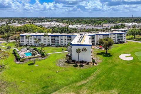 Condo in Fort Myers, Florida, 2 bedrooms  № 2206092 - photo 16