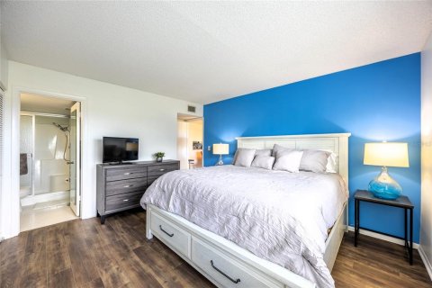 Condo in Fort Myers, Florida, 2 bedrooms  № 2206092 - photo 13