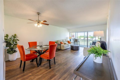 Condo in Fort Myers, Florida, 2 bedrooms  № 2206092 - photo 7