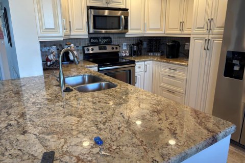 Condo in Boca Raton, Florida, 2 bedrooms № 2185195 - photo 2