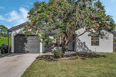 House in Palm Bay, Florida 3 bedrooms, 88.07 sq.m. № 1876322 - photo 3