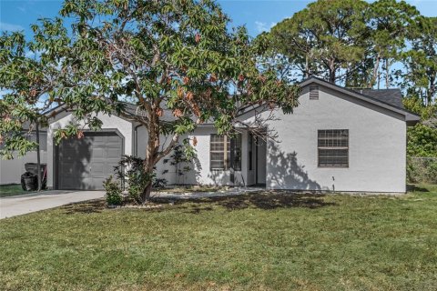 House in Palm Bay, Florida 3 bedrooms, 88.07 sq.m. № 1876322 - photo 2