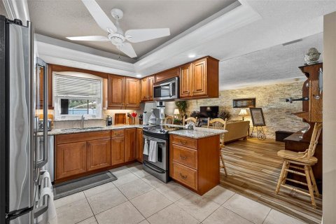 House in Valrico, Florida 3 bedrooms, 172.24 sq.m. № 1916609 - photo 9