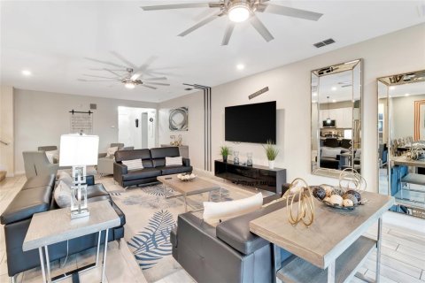 House in Kissimmee, Florida 15 bedrooms, 581.1 sq.m. № 2221901 - photo 12