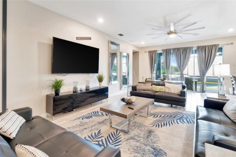 House in Kissimmee, Florida 15 bedrooms, 581.1 sq.m. № 2221901 - photo 9