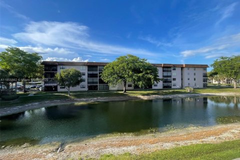 Condominio en venta en Tamarac, Florida, 2 dormitorios, 117.99 m2 № 1878426 - foto 21