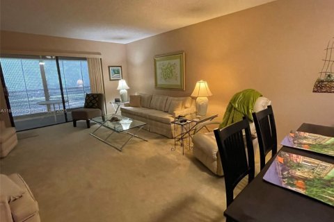 Condominio en venta en Tamarac, Florida, 2 dormitorios, 117.99 m2 № 1878426 - foto 2