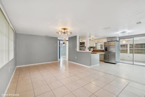 Casa en venta en Beverly Hills, Florida, 2 dormitorios, 113.71 m2 № 1876317 - foto 4