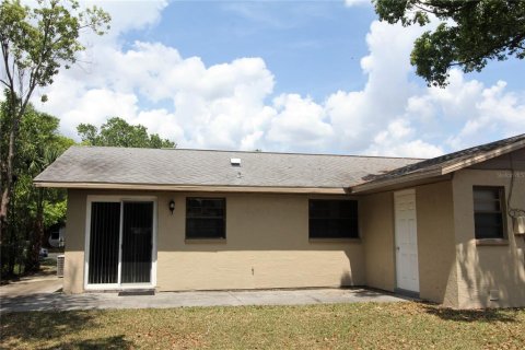 Apartamento en alquiler en Zephyrhills, Florida, 2 dormitorios, 78.97 m2 № 1917306 - foto 2
