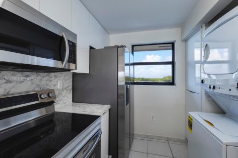 Снять в аренду кондоминиум в Майами, Флорида 2 спальни, 98.85м2, № 1956138 - фото 4