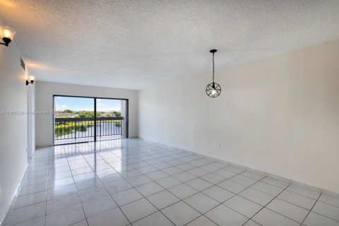 Снять в аренду кондоминиум в Майами, Флорида 2 спальни, 98.85м2, № 1956138 - фото 6