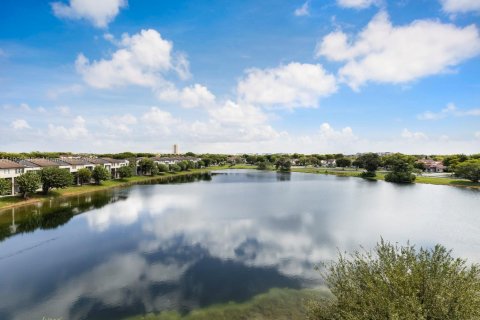 Снять в аренду кондоминиум в Майами, Флорида 2 спальни, 98.85м2, № 1956138 - фото 1