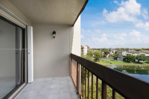 Снять в аренду кондоминиум в Майами, Флорида 2 спальни, 98.85м2, № 1956138 - фото 16