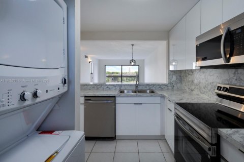 Снять в аренду кондоминиум в Майами, Флорида 2 спальни, 98.85м2, № 1956138 - фото 5